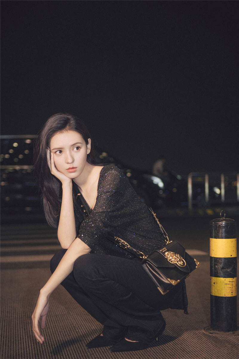 【视觉暴击】张予曦暗夜蕾丝透视装|月光穿不透的朦胧美·高级性感穿搭教科书