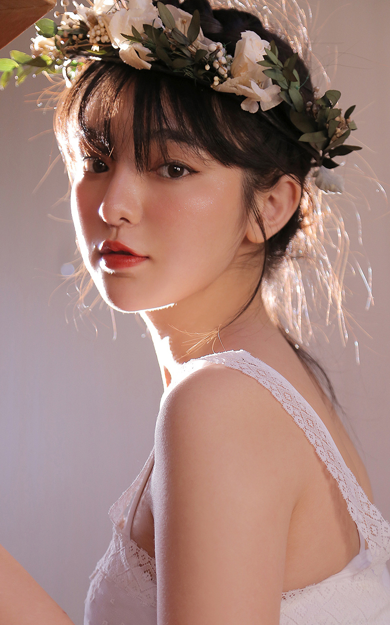 水嫩吊带背心妹妹居家私拍|少女感清凉穿搭写真合集【高清大图】