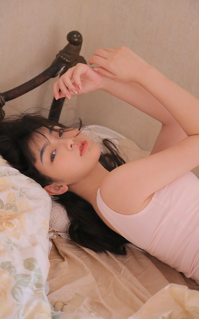 水嫩吊带背心妹妹居家私拍|少女感清凉穿搭写真合集【高清大图】