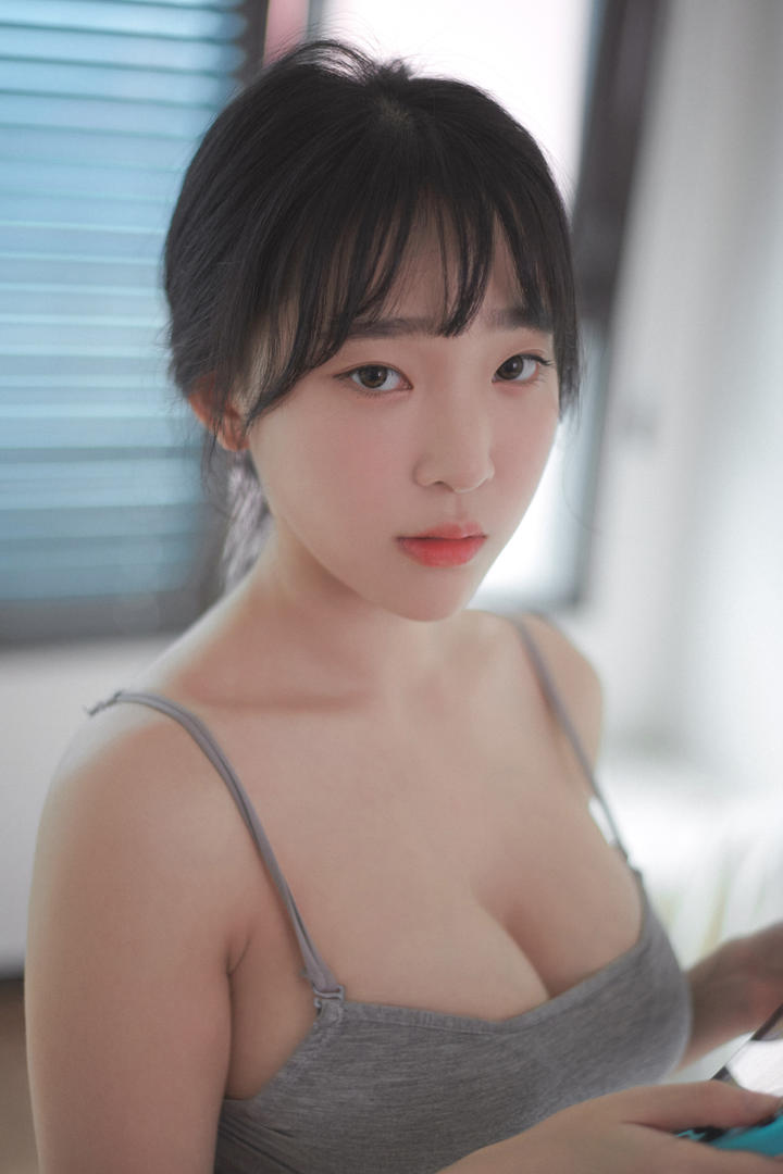 电竞宝贝私房照|粉嫩大胸女孩玩游戏特辑 - 樱桃小嘴的致命诱惑