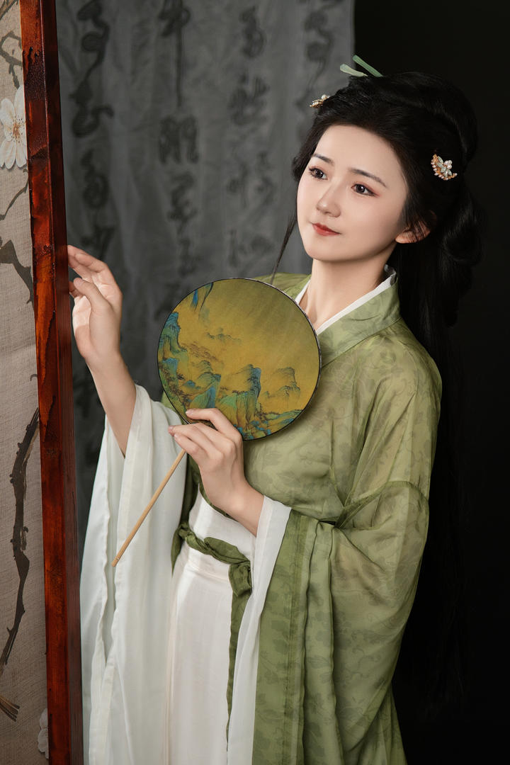 古风汉服美人图鉴:大家闺秀书房执笔,唯美意境直击心灵